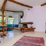 بيت للعطل Clay House